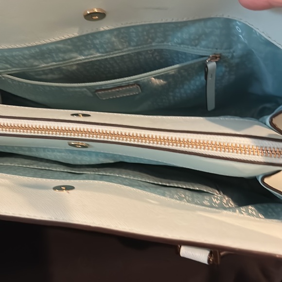 Kate spade light turquoise bag, approximately 12 x 11 1/2 divided into three - Picture 7 of 10
